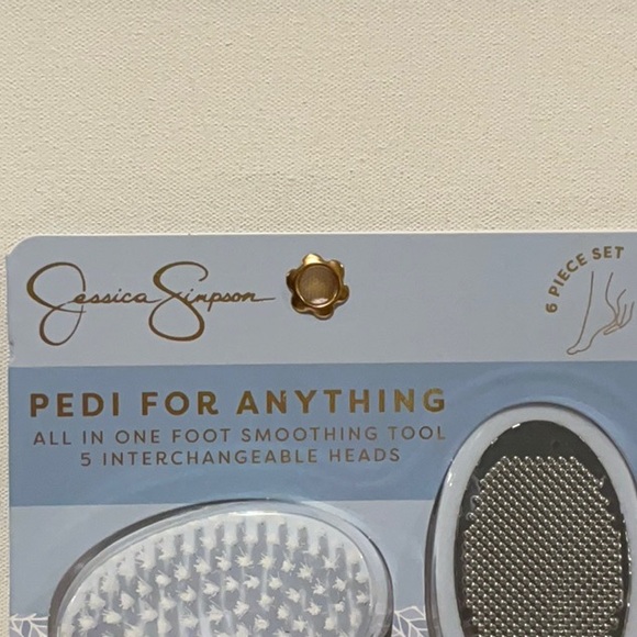 Jessica Simpson 6 Piece Pedicureevset with Handle, Foot Brush, Pumice Stone, etc - Picture 4 of 5